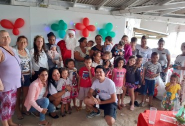 Amizade Solidária promove festa para crianças na Ponta do Coral