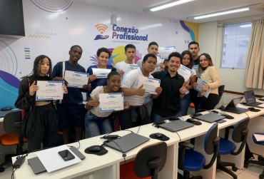 Jovens são certificados pelo Conexão Profissional