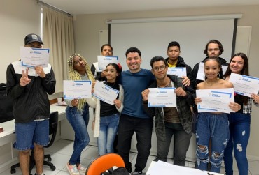 Jovens são certificados pelo Conexão Profissional